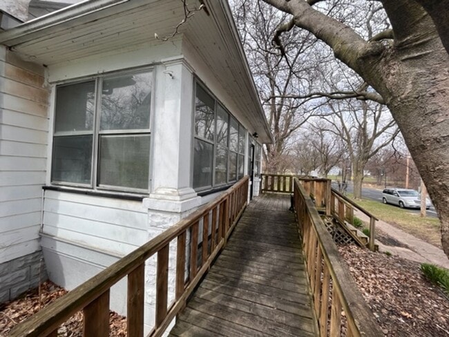 916 Gaines St in Davenport, IA - Building Photo - Building Photo