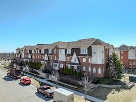 588 Shoreline Dr in Mississauga, ON - Building Photo