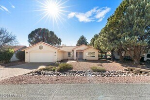 11055 Lariat Ln in Dewey, AZ - Building Photo