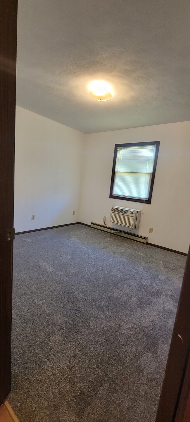 1067 Olive St Apartments and Nearby Galesburg Apartments For Rent