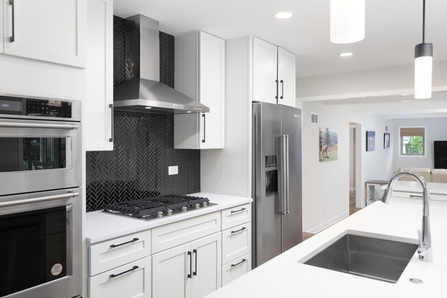 1012 Williamsburg Dr in Naperville, IL - Building Photo - Building Photo