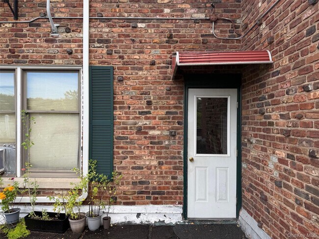 49 Congers Rd in New City, NY - Building Photo - Building Photo