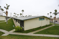 Villa La Jolla in Bakersfield, CA - Foto de edificio - Building Photo