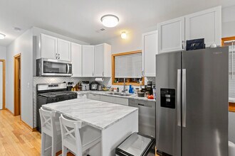 2033 W Huron St, Unit 1 in Chicago, IL - Building Photo - Building Photo