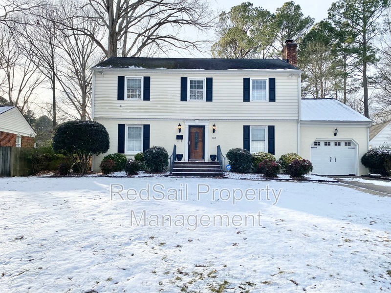 718 Prescott Cir in Newport News, VA - Building Photo