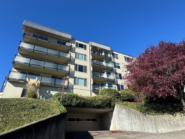 1250 Taylor Ave N in Seattle, WA - Building Photo - Building Photo