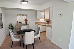 Glencoe Hills in Ann Arbor, MI - Building Photo