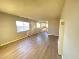 8720 Orion Ave, Unit 26 in Los Angeles, CA - Building Photo