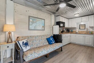 312 Water St in Waveland, MS - Building Photo - Building Photo