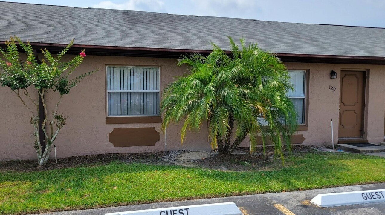 129 Las Brisas Way in Kissimmee, FL - Building Photo