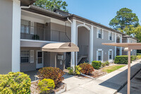 Bay Oaks Condominiums in Clearwater, FL - Foto de edificio - Building Photo