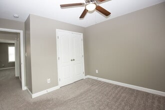 5709 Pondhaven Dr in Fayetteville, NC - Building Photo - Building Photo