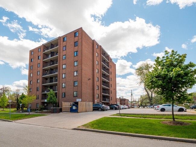 Askin Tower Apartments in Windsor, ON - Building Photo - Building Photo