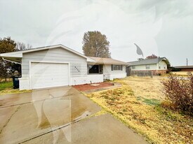 2718 W Elm Ave in Enid, OK - Building Photo