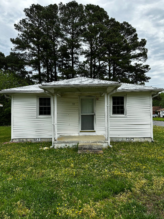 111 Britt St in Franklin, VA - Building Photo