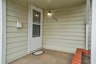 1109 E Chestnut St in Altus, OK - Building Photo - Building Photo