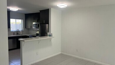 11942 SW 81st Rd in Pinecrest, FL - Building Photo - Building Photo