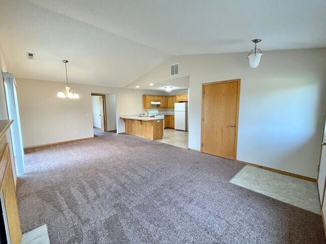 647 W 9th St in New Richmond, WI - Building Photo - Building Photo