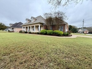 105 Bent Brook Dr in Albertville, AL - Building Photo - Building Photo