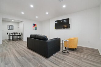 1200 NE 17th St in Oklahoma City, OK - Building Photo - Building Photo