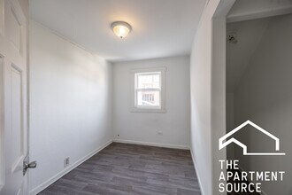 2140 N Karlov Ave in Chicago, IL - Building Photo - Building Photo