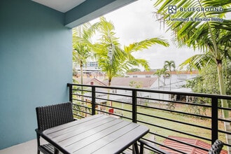 2201 Polk St in Hollywood, FL - Building Photo - Building Photo