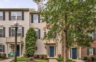 128 Lewisham Rd in Cranberry Township, PA - Building Photo