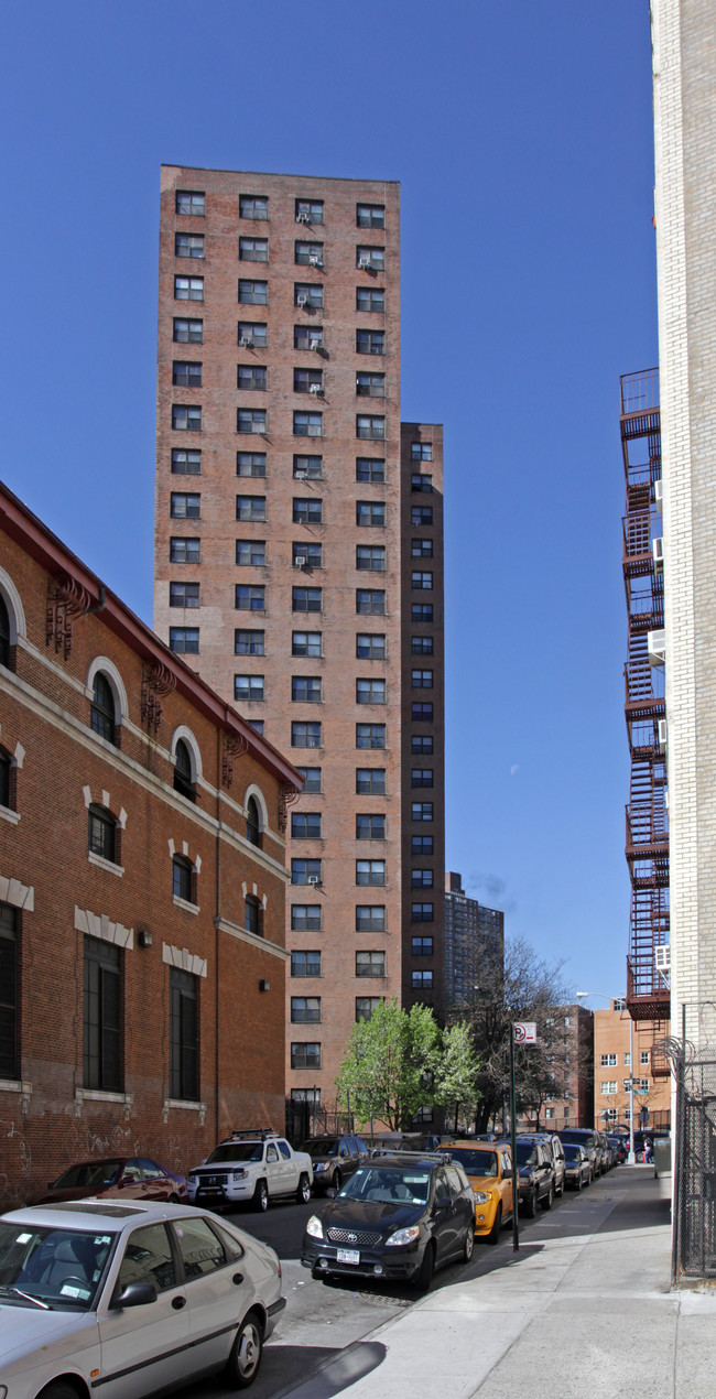 Inwood Terrace in New York, NY - Foto de edificio - Building Photo