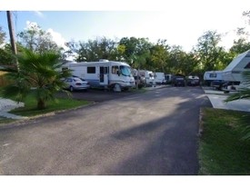 Pelican Resort RV Park Apartments