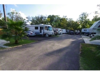 Pelican Resort RV Park in Bacliff, TX - Foto de edificio