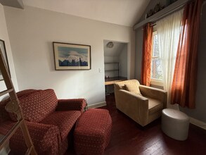 2003 N Willamette Blvd in Portland, OR - Foto de edificio - Building Photo