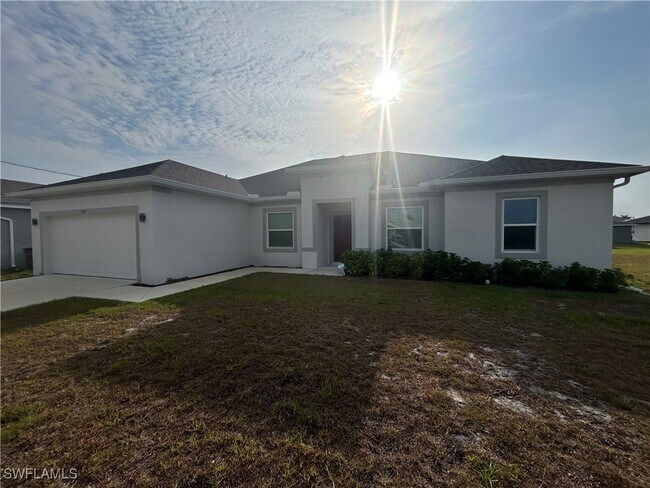 1017 NW 37th Ave in Cape Coral, FL - Building Photo - Building Photo