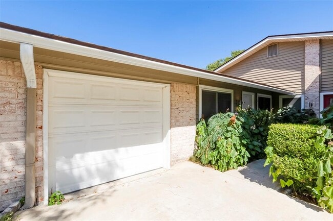 1204 Woodfield Dr in Austin, TX - Building Photo - Building Photo