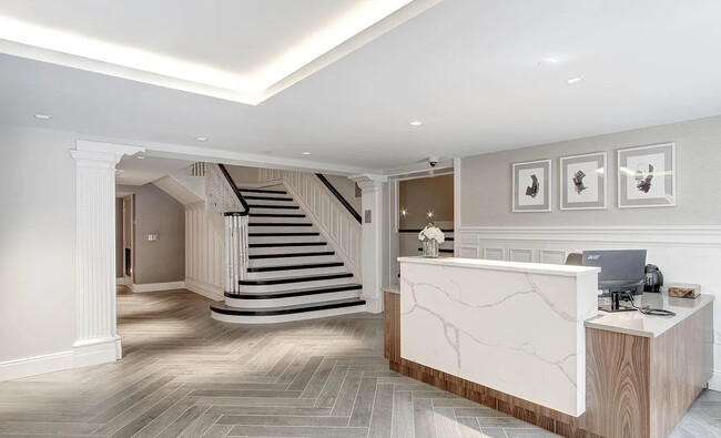 1745 N St NW, Unit 403 in Washington, DC - Building Photo - Building Photo