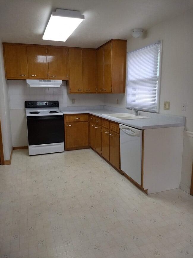 608 Spruce Ave in Norfolk, NE - Foto de edificio - Building Photo