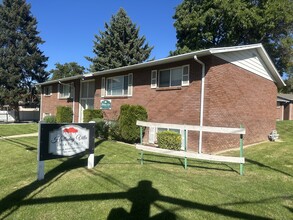 Holladay Villa Apartments in Holladay, UT - Building Photo - Building Photo