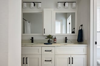 6543 Marsh Ave in Kansas City, MO - Foto de edificio - Building Photo