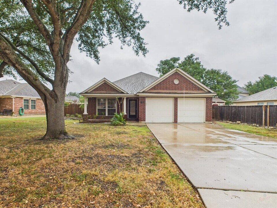 136 Winter St in Kyle, TX - Building Photo