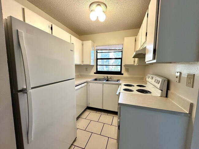 1232 N Haverhill Rd, Unit 1 in Haverhill, FL - Building Photo - Building Photo