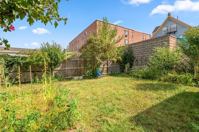 16 Eastman Rd, Unit 1 in Somerville, MA - Building Photo - Building Photo