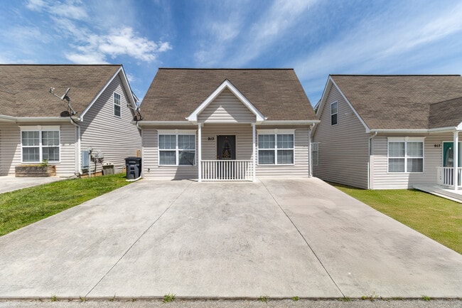 913 Hazelbrook Way