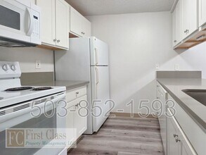 3648 SW Beaverton Hillsdale Hwy in Portland, OR - Building Photo - Building Photo