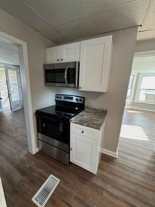 1207 Fulton Dr NW in Canton, OH - Building Photo