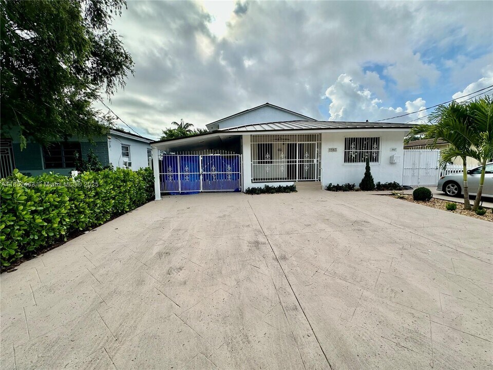 3525 SW 92nd Ave in Miami, FL - Foto de edificio