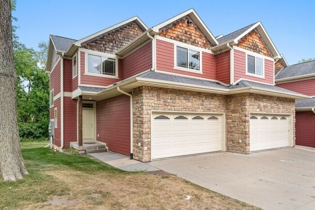 property at 14 Hidden Meadow Ln