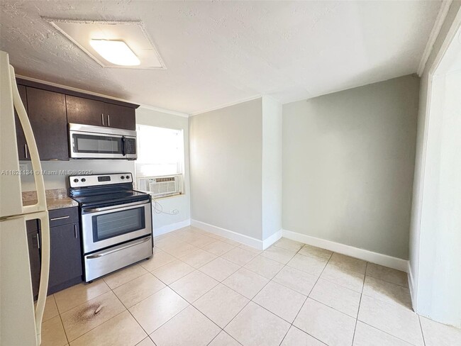 1919 Thomas St in Hollywood, FL - Building Photo - Building Photo