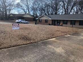 415 Santa Fe Trl in Ellenwood, GA - Building Photo - Building Photo