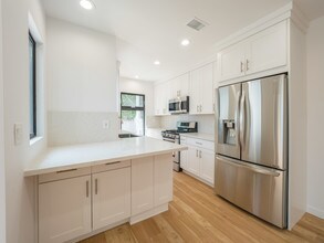 10618 Ayres Ave, Unit Duplx in Los Angeles, CA - Foto de edificio - Building Photo