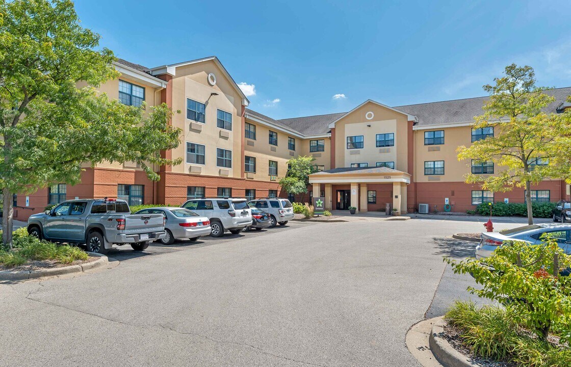 Furnished Studio-Chicago - Buffalo Grove - in Buffalo Grove, IL - Foto de edificio