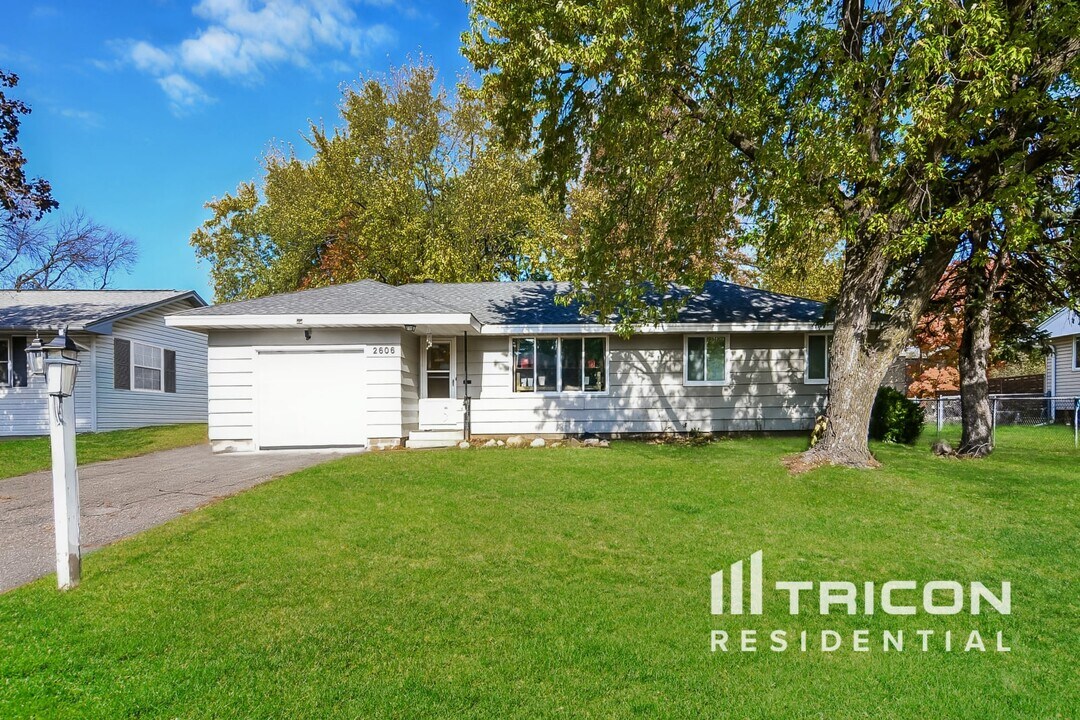 2606 65th Ave N in Minneapolis, MN - Building Photo